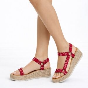 Nine West Glampin Red Bandana Print Espadrille Wedge Sandals Women 10.5M